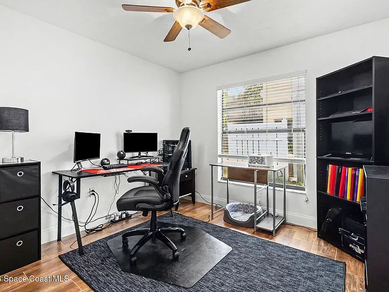 1611 Clover Cir — Photo 10