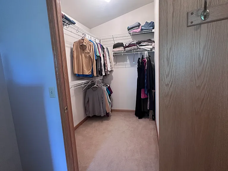 442 Meadowridge Cir — Photo 13