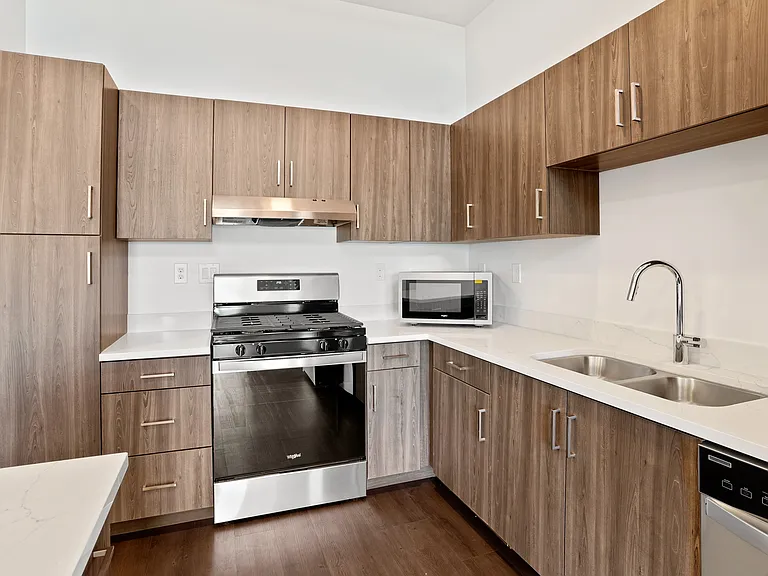 The Parkway Apartments — Photo 28
