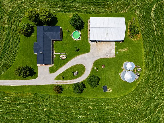 5th image of 623 Pear Ln
