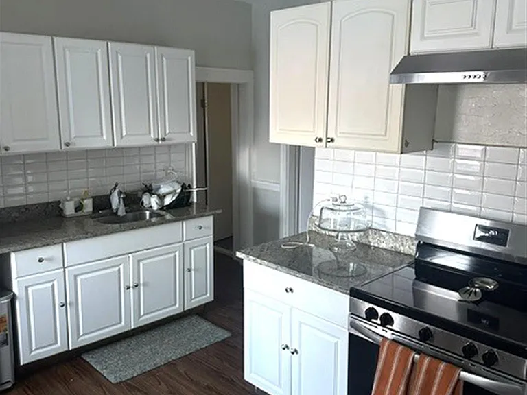 11-13 Gladstone St #2 — Photo 1