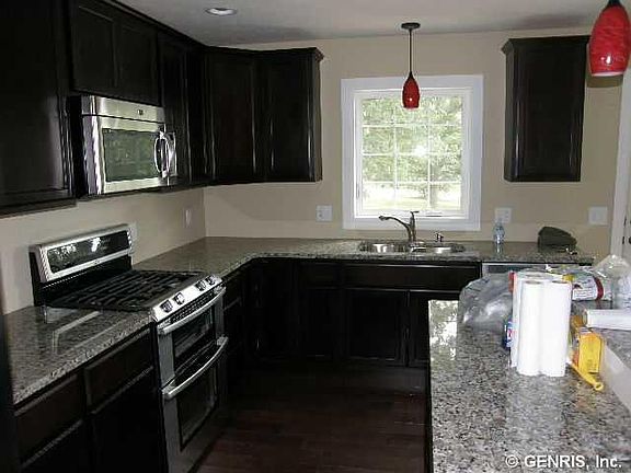 4th image of 4545 Mayflower Dr