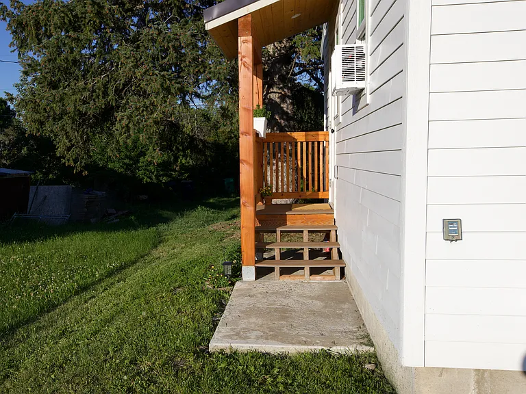 430 N 5th Ave — Photo 2
