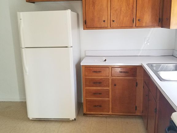 5th image of 403 Oakwood Pl