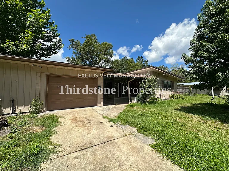 1038 La Marche Dr — Photo 14