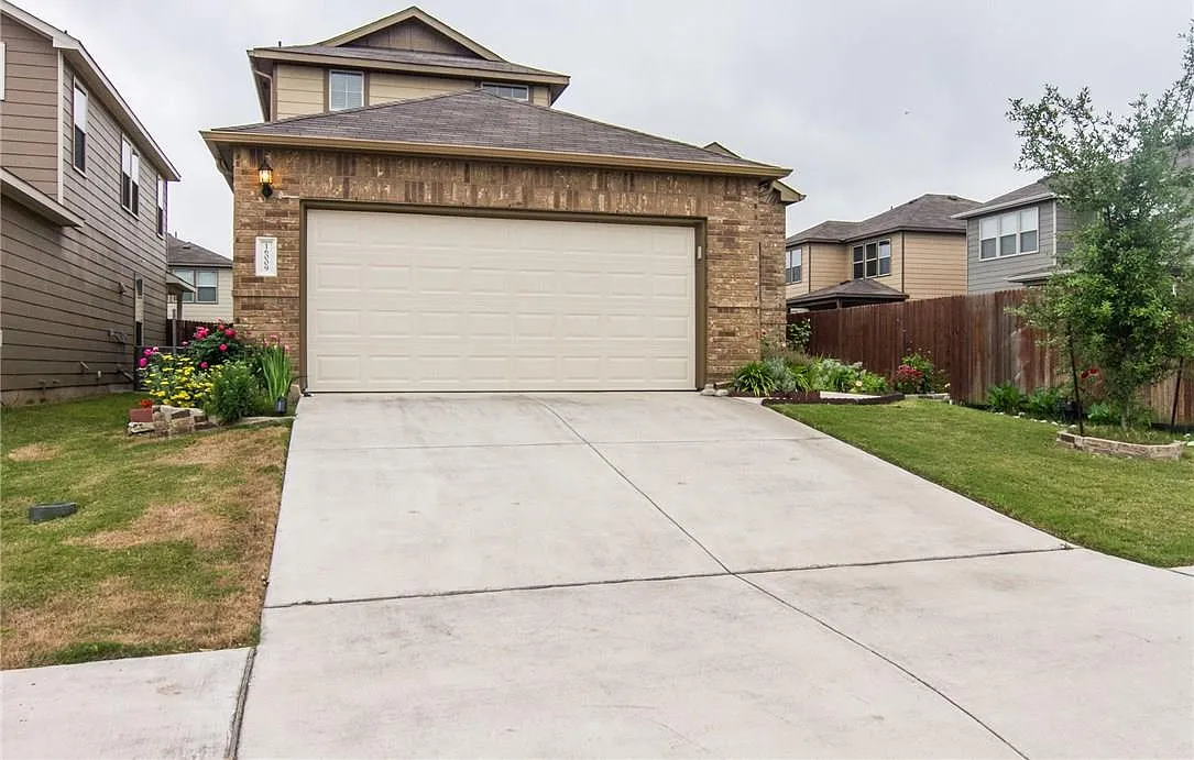 3 bed, 2.5 bath, 1975 sqft, $2,300 — Photo 3
