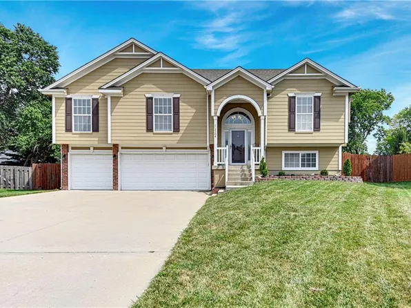 2304 NE Old Paint Rd, Lees Summit, MO 64086