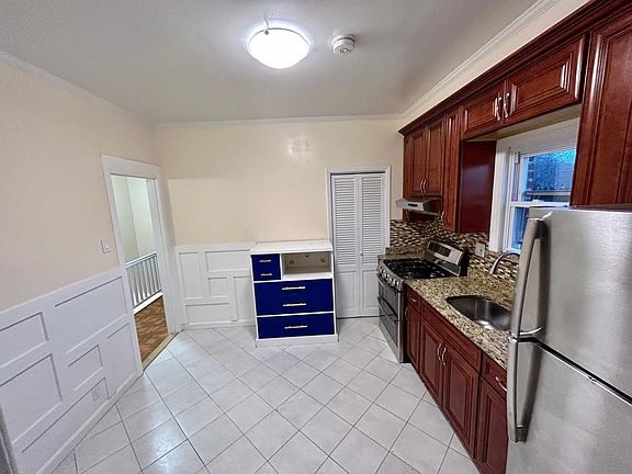5th image of 306 Logan Ave #2