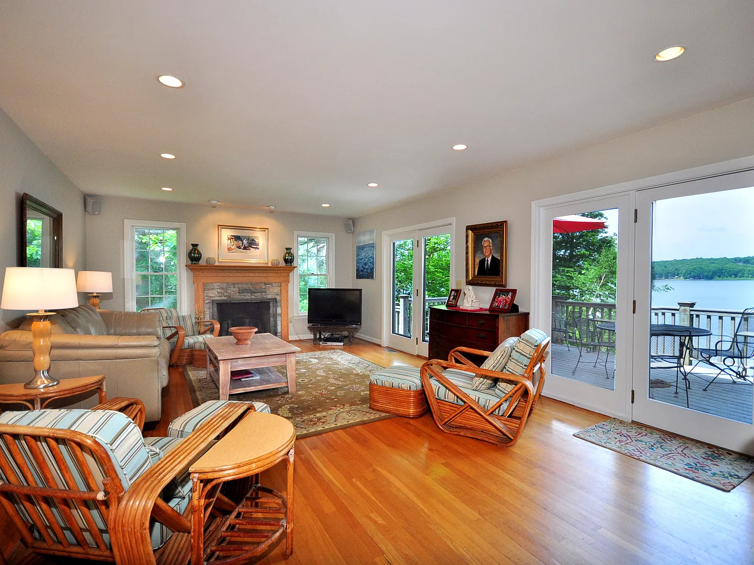 4 bed, 3.0 bath, 1786 sqft, $3,200 — Photo 3