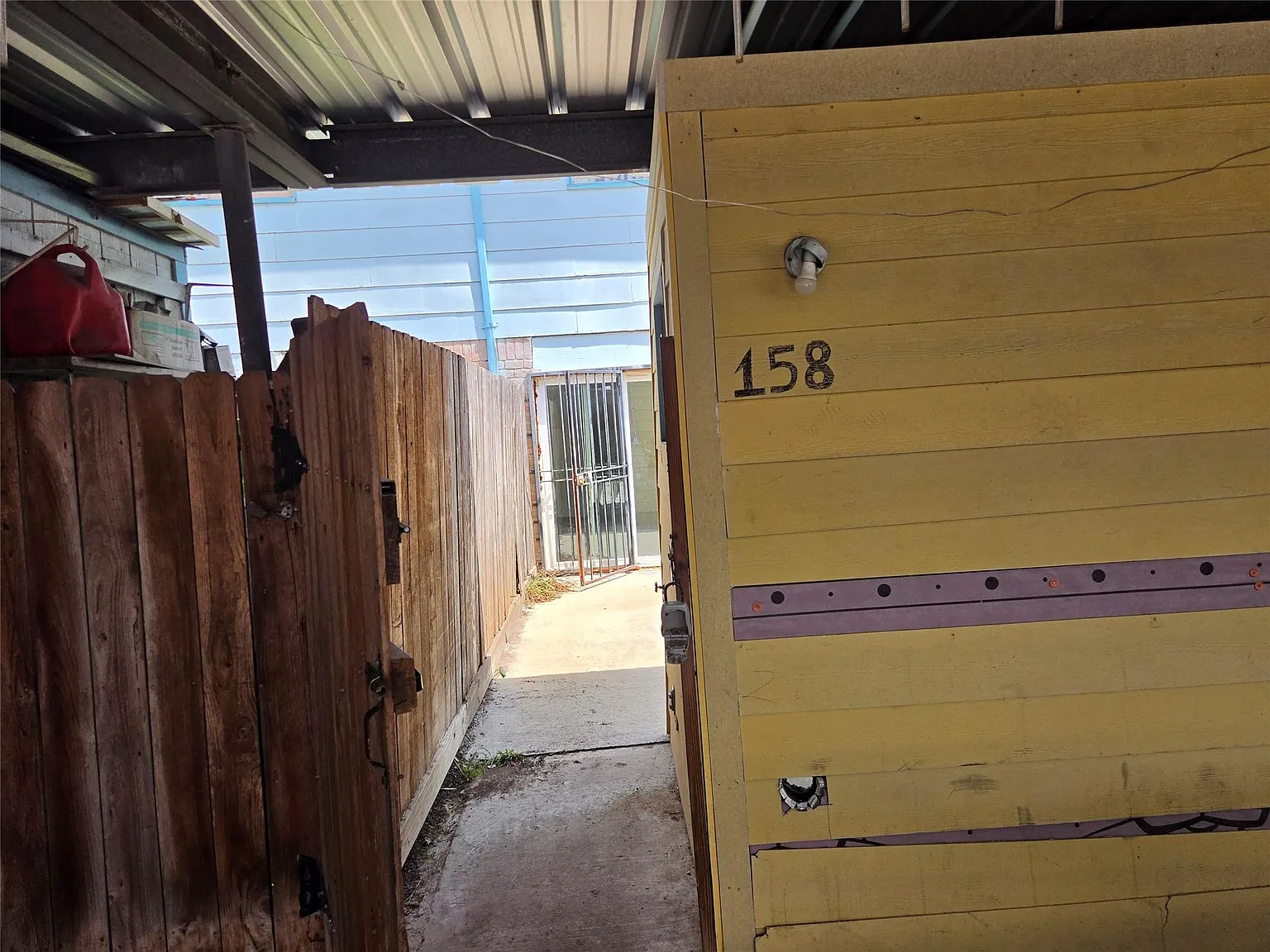2 bed, 1.5 bath, 1156 sqft, $1,299 — Photo 1