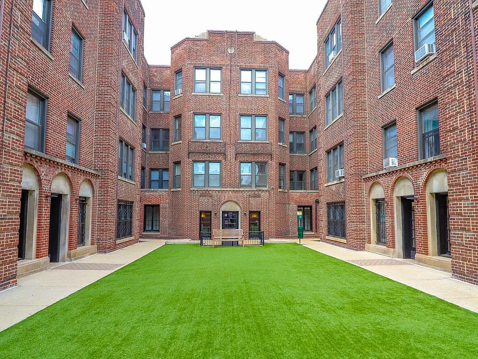 632 W. Addison
