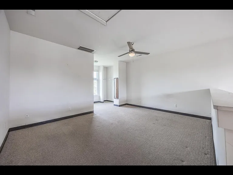 943 McClanahan Ln — Photo 13