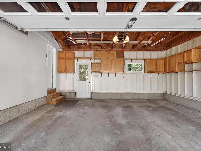 8405 Overlook St — Photo 36