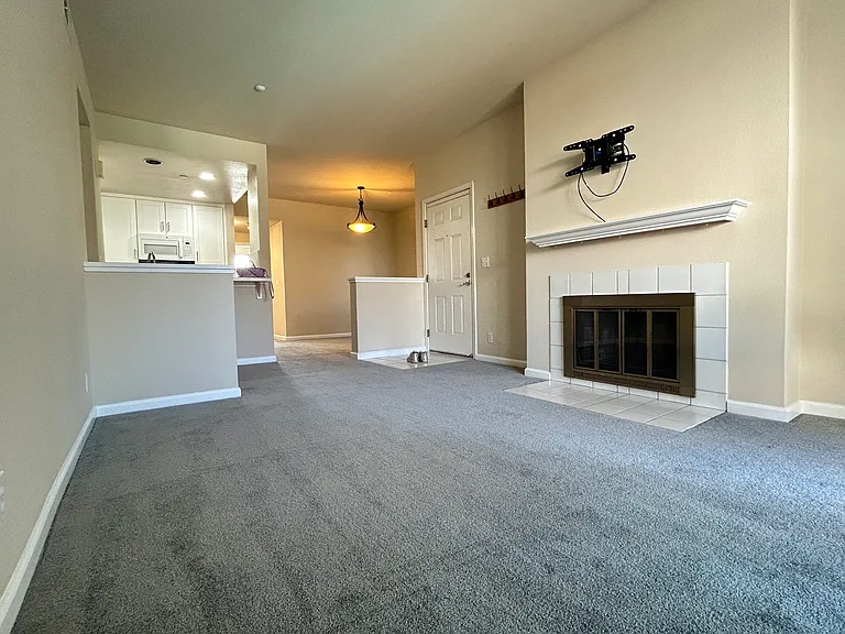 607 Arcadia Ter #203 — Photo 2