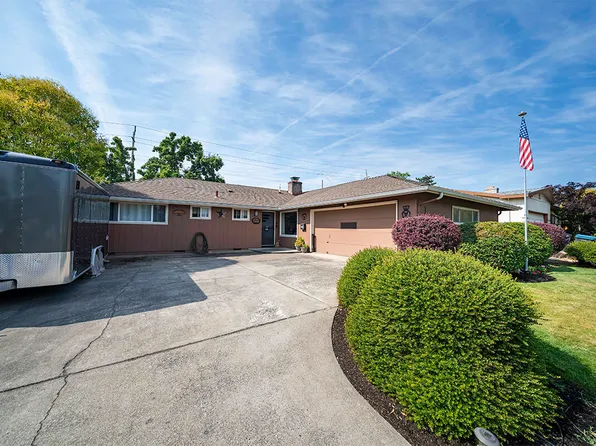 1872 Hybiscus St, Medford, OR 97504
