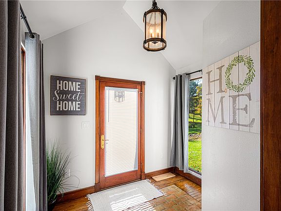 4th image of 86 Academy Dr