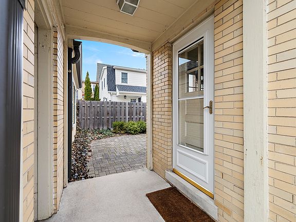 4th image of 400 W Milburn Ave