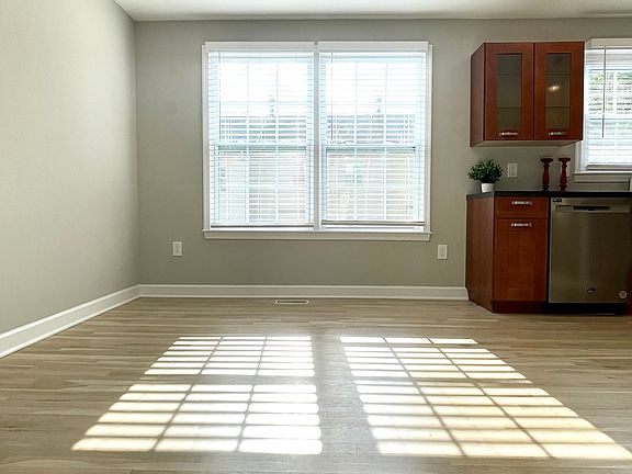 Breakfast nook/Office Space