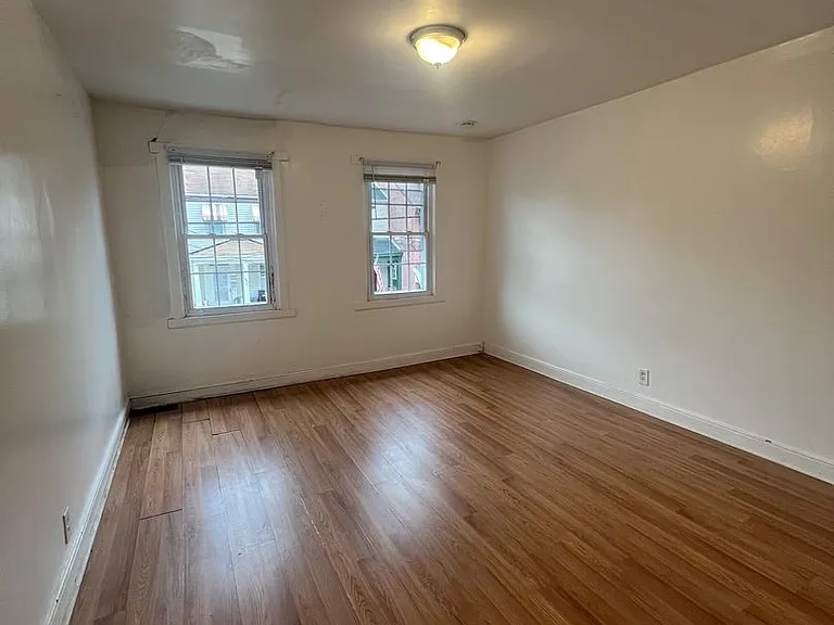 318 S 3rd St — Photo 12