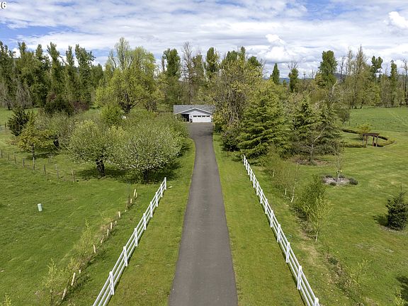 2nd image of 7924 Thurston Rd