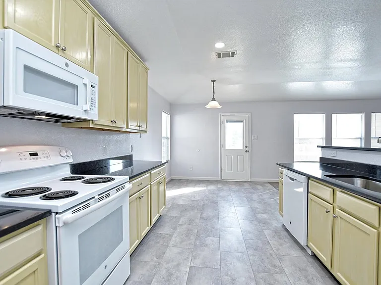 401 Bandera Woods Blvd — Photo 13