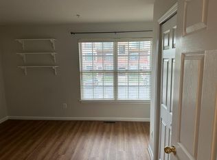 2490 Quick St APT 102, Herndon, VA 20171