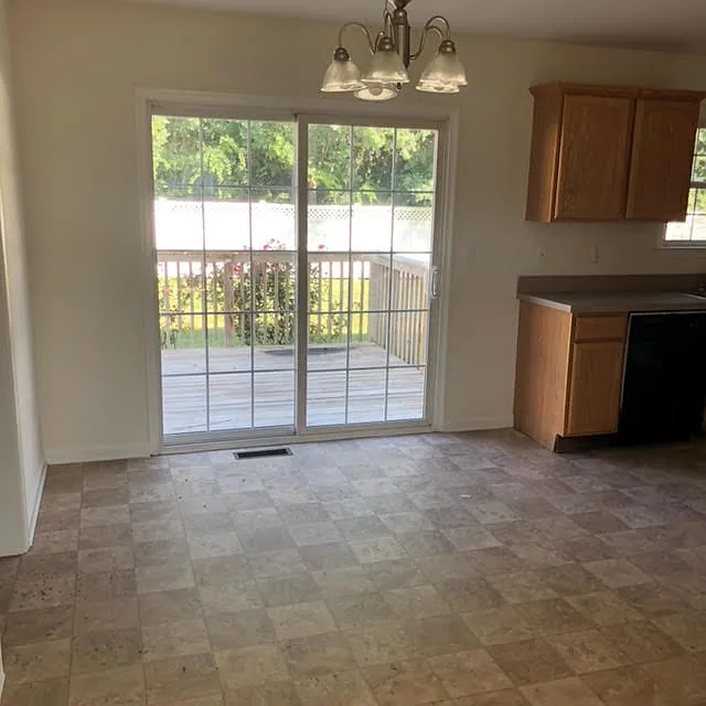3 bed, 2.5 bath, 1352 sqft, $1,750 — Photo 3