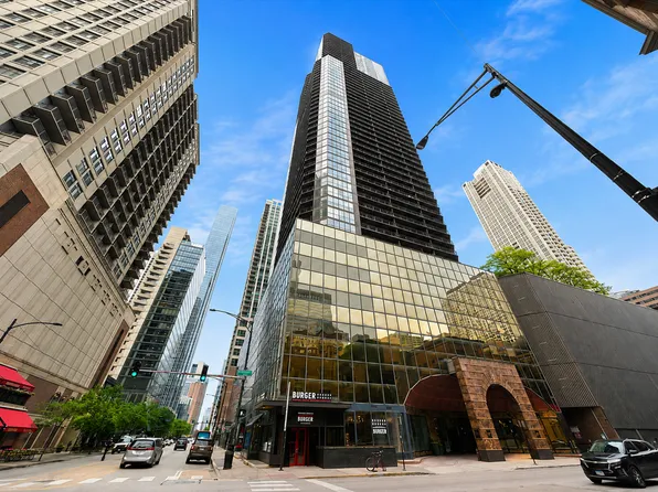 10 E Ontario St APT 4207, Chicago, IL 60611