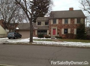 384 Moran Rd, Grosse Pointe Farms, MI 48236