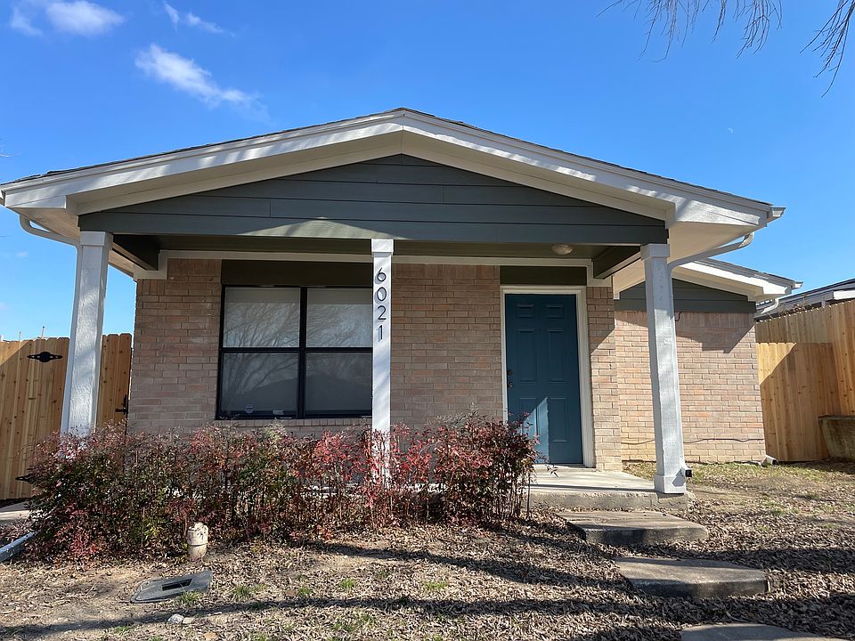 Beautiful Bungalow Style Home. Fresh Exterior Paint. Modern House Numbers.