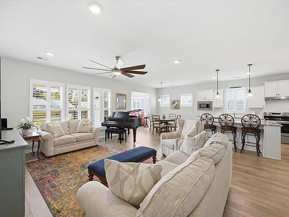 3rd image of 6231 Woodsedge Ct