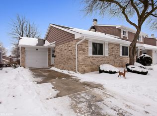 1553 S Blanchard St, Wheaton, IL 60189