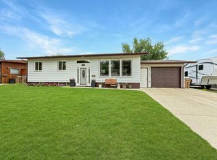 2149 1st Ave SW, Minot, ND 58701