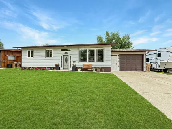 2149 1st Ave SW, Minot, ND 58701
