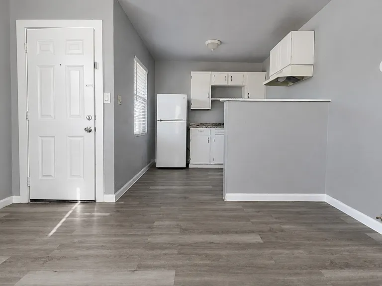 122 W Avenue A #1 — Photo 7
