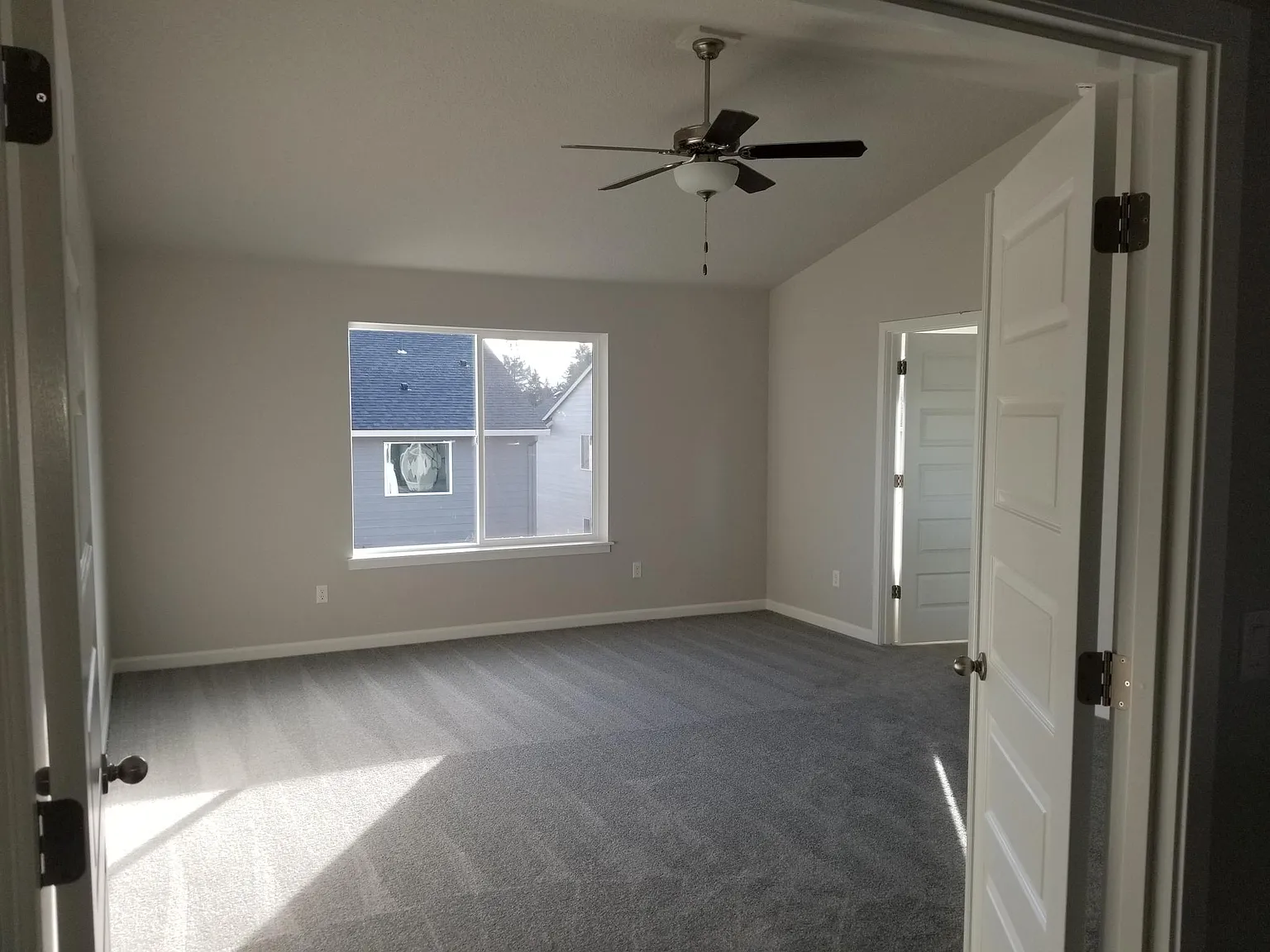 695 E Erica St — Photo 3
