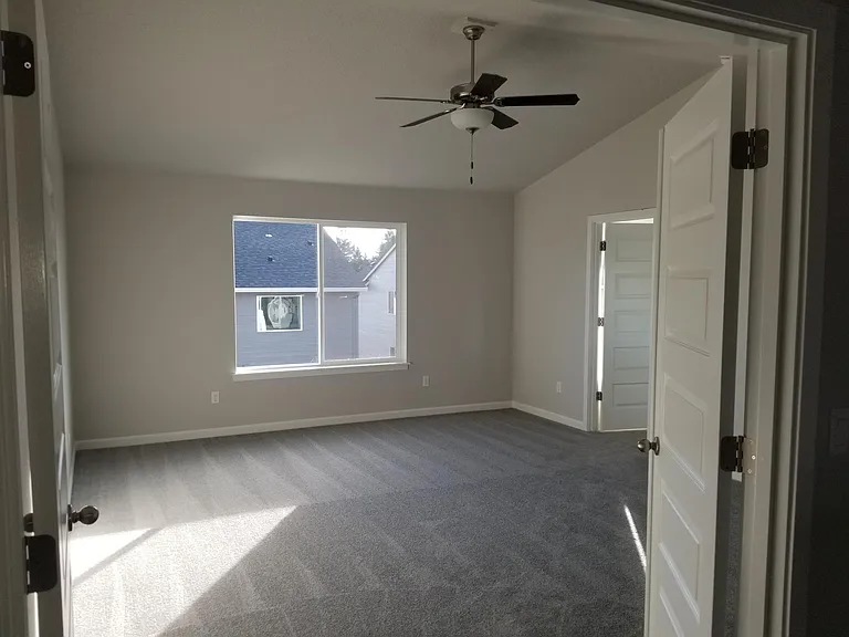 695 E Erica St — Photo 3