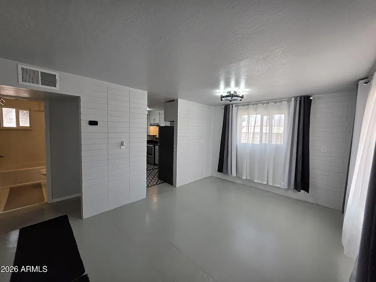 574 S Park St #B — Photo 6