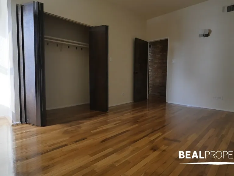 556 W Wellington Ave #3F — Photo 8