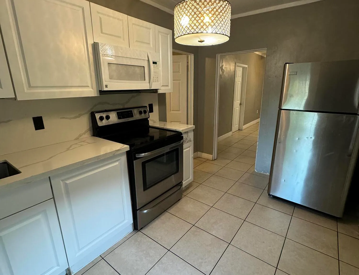 2 bed, 1.0 bath, 561 sqft, $2,000 — Photo 1