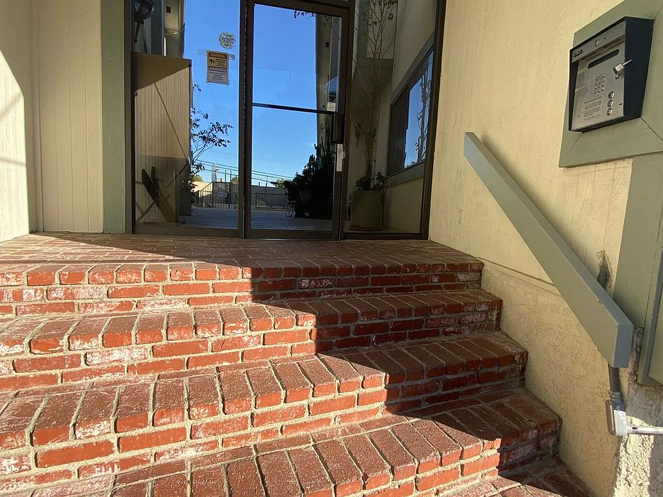 1st image of 22865 Del Valle St Unit 20