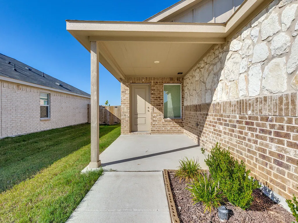 3 bed, 1460 sqft, $1,960 — Photo 3