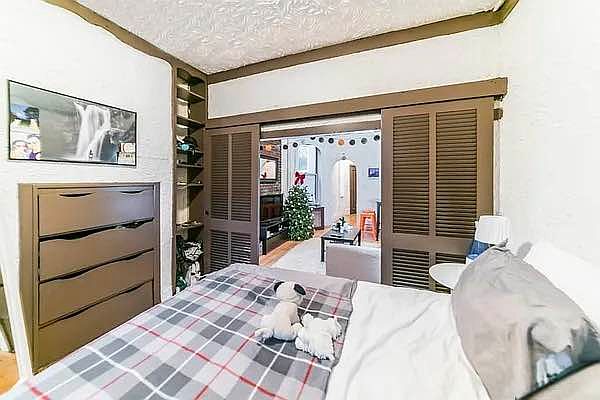 2nd image of 13 Saint Marks Pl APT 8R