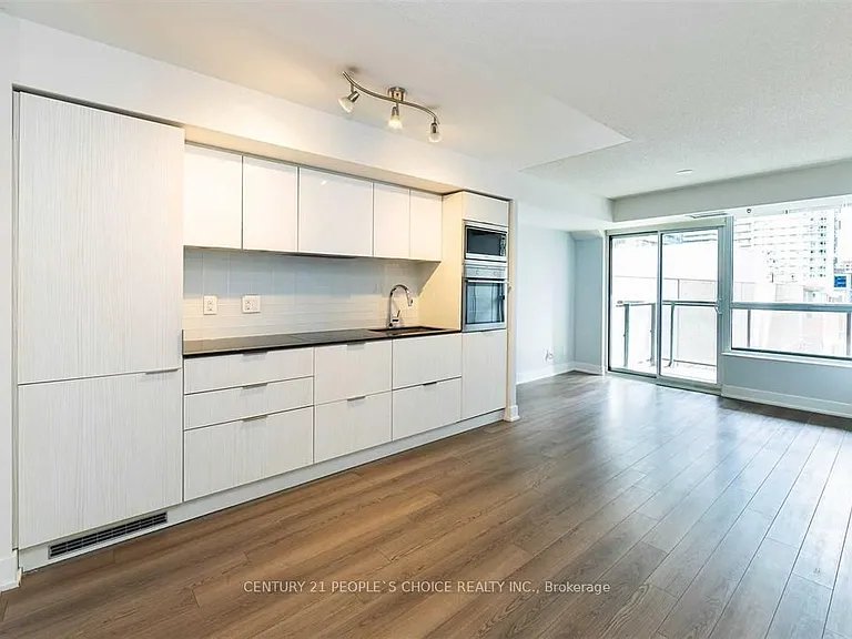 318 Richmond St W #715 — Photo 3