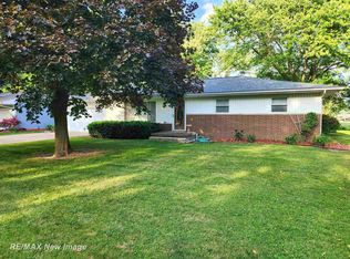504 Abingdon St, Chesaning, MI 48616