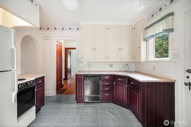 3rd image of 9917 NE 190th Street