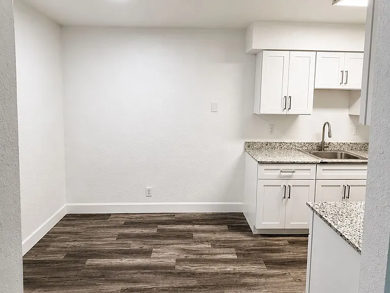 Cedar Lane Apartments — Photo 2