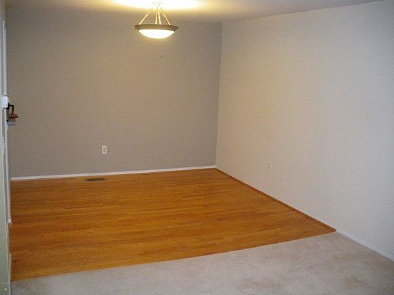 3rd image of 171 Barrington Cir