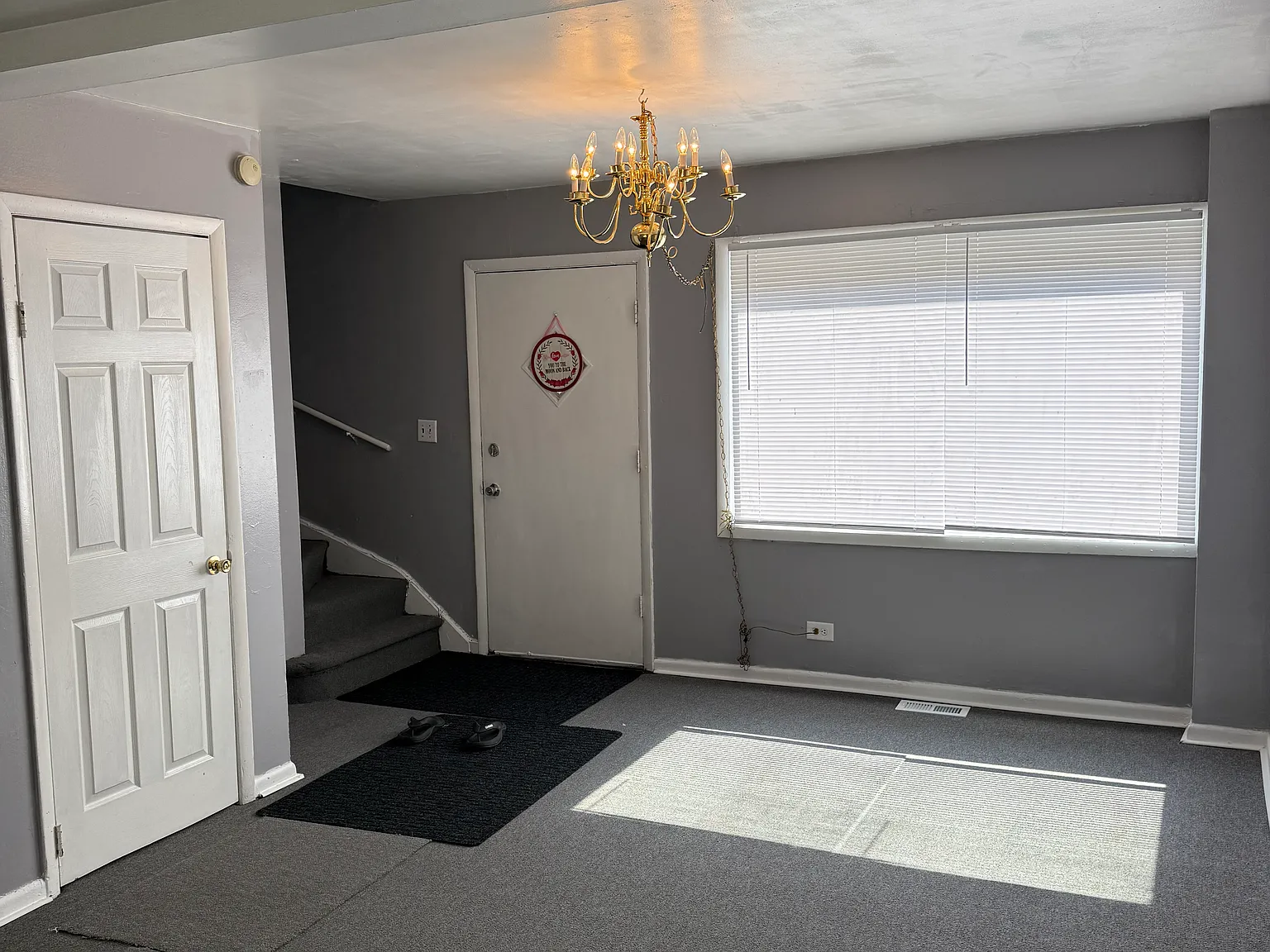 3 bed, 1129 sqft, $2,000 — Photo 2