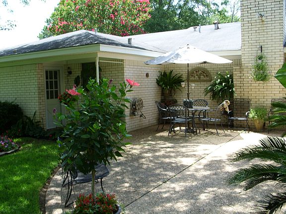 3rd image of 11 Cherrywood Cir
